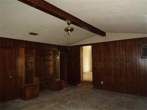 3rd image of 624 W College St