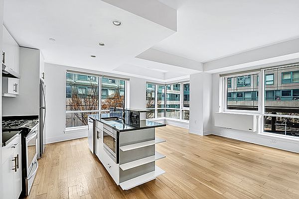 1st image of 440 Kent Ave APT 3E