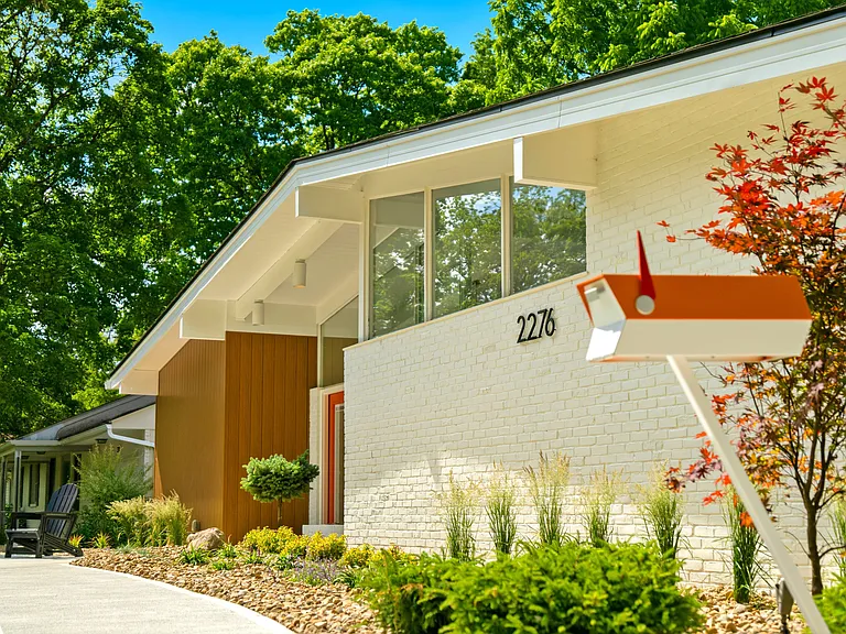 2276 Johnston Rd — Photo 7