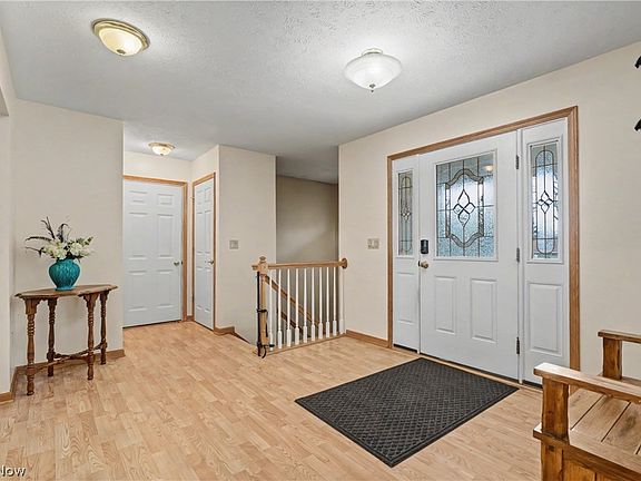 3rd image of 374 Spring Grove Dr