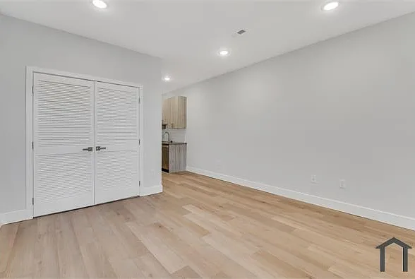 3262 N 13th St #3 — Photo 8