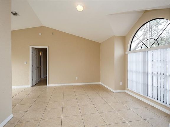 5th image of 414 Everwood Dr