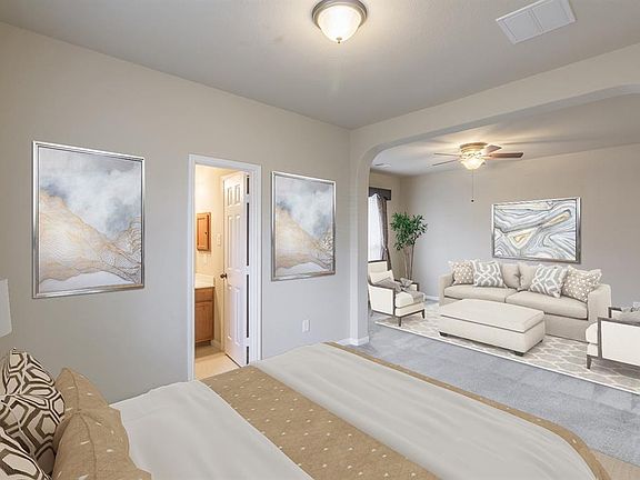 *Virtually staged* In-law suite w/ private bath.
