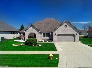 53272 Azalea Dr, Macomb, MI 48042