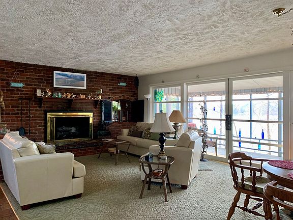 4th image of 585 Buena Vista Dr