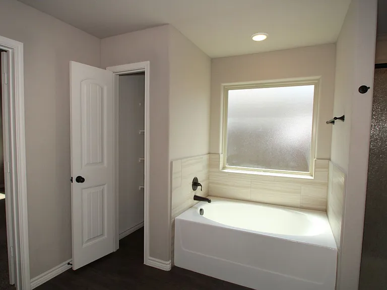 902 Clanton Cv — Photo 20