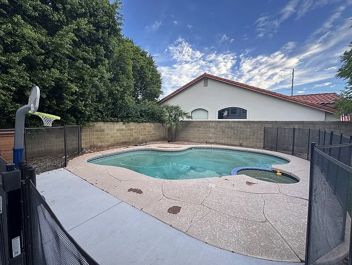 5 bed, 3.0 bath, 2932 sqft, $3,750 — Photo 4