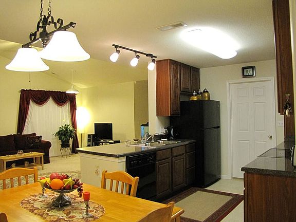 Kitchen (another view)