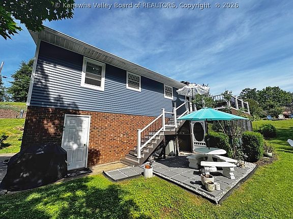 4th image of 48 Spruce Ln