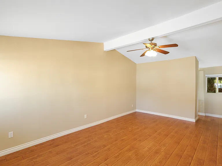 526 N Emerald Dr — Photo 15