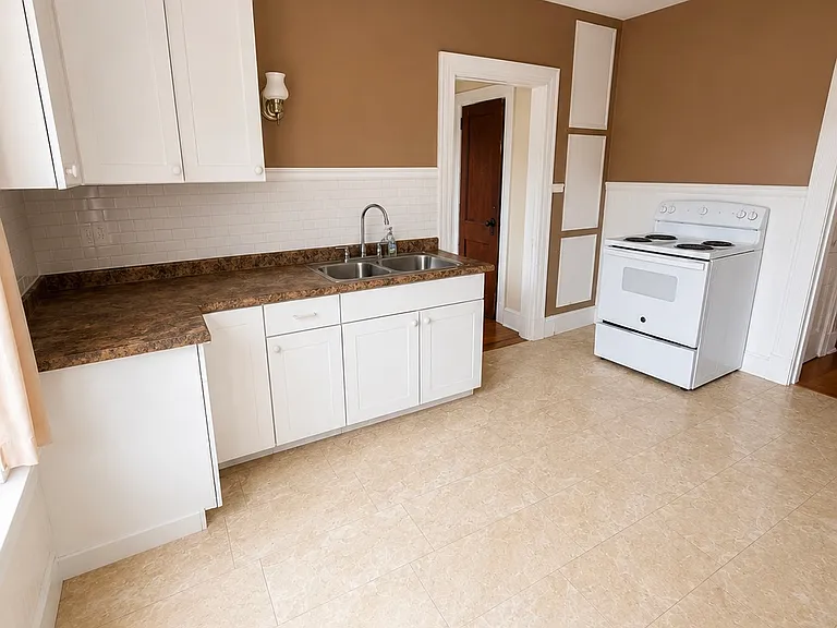 62 Quaker Ln S #2 — Photo 2