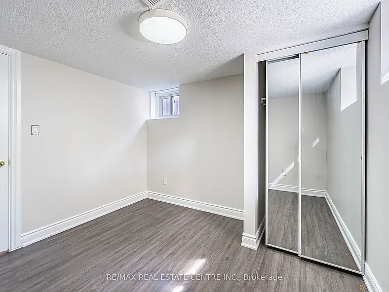 2 Milner Rd #BASEMENT — Photo 19