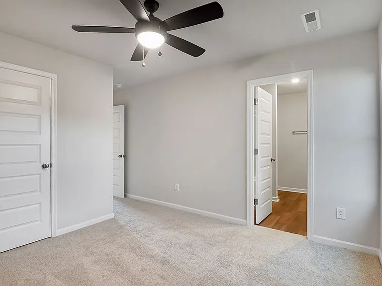 813 Ashford Dr — Photo 12