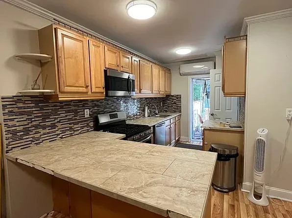 238 Sackett Street image 7 of 25