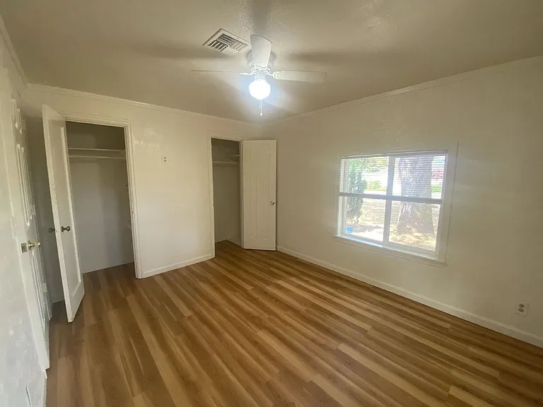 310 SE Gregory Dr — Photo 5