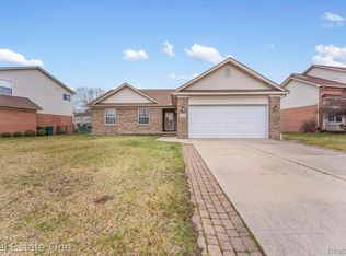 17150 Buckeye Ln, Romulus, MI 48174