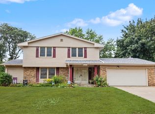 2420 Saratoga ROAD, Waukesha, WI 53186