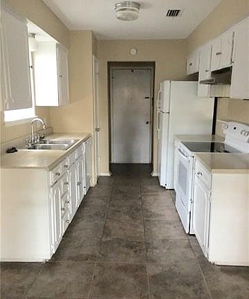 3rd image of 520 Sunstone Dr