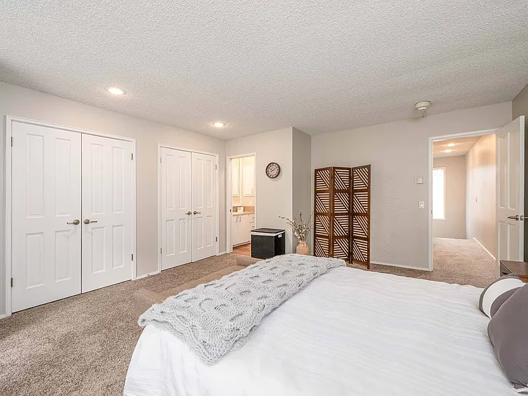 The Regent at Bellevue Way Apartments — Photo 11