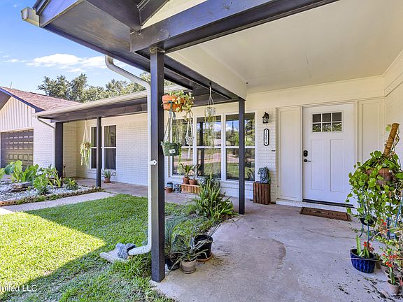 2nd image of 12379 Cypress Dr
