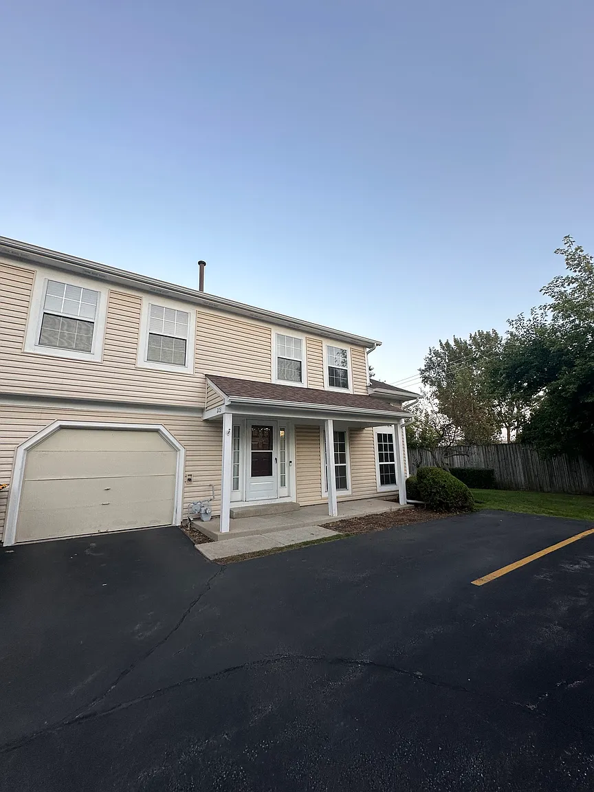 223 Acorn Dr photo 1