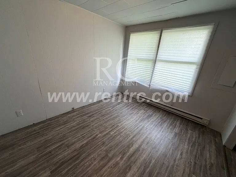 104 Center St — Photo 10