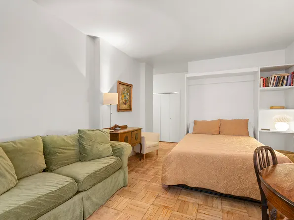 12 Beekman Place image 10 of 26