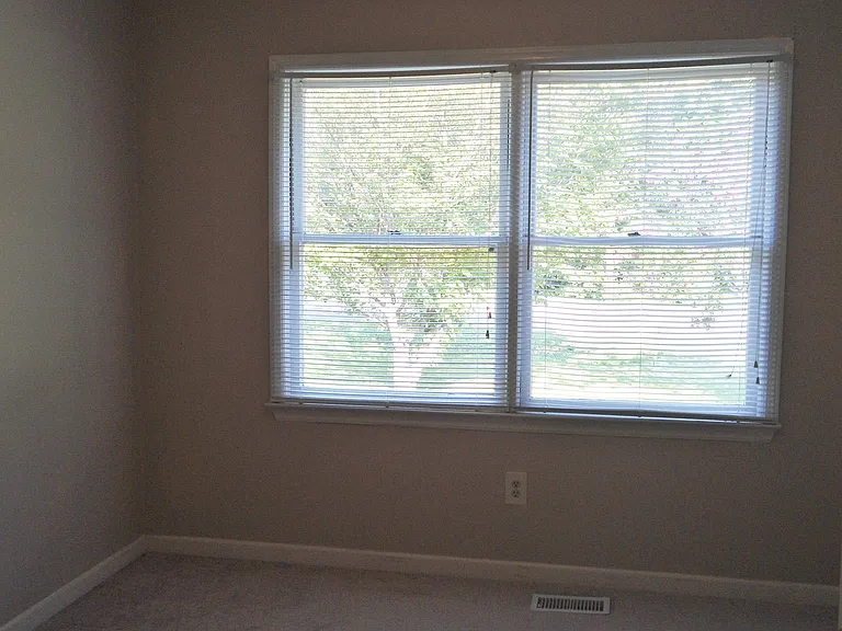 1833 Moncrief Rd — Photo 6