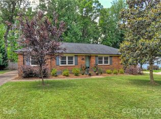 5732 Riviere Dr, Charlotte, NC 28211