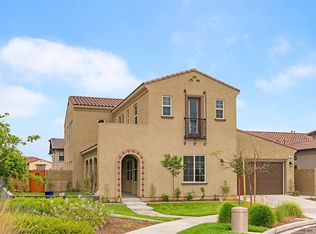 100 Paramount, Irvine, CA 92618