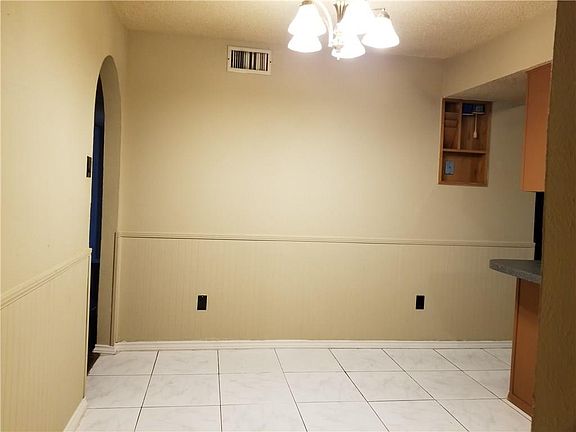 2nd image of 1204 Royal Hill Ln