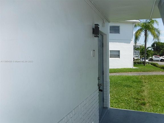 5th image of 4030 NE 10th Ave APT 1