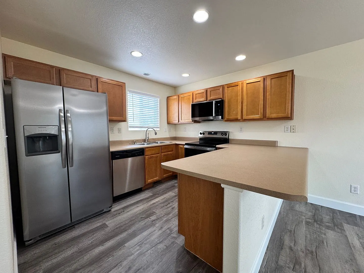 Updated 3 bedroom 2 story — Photo 4