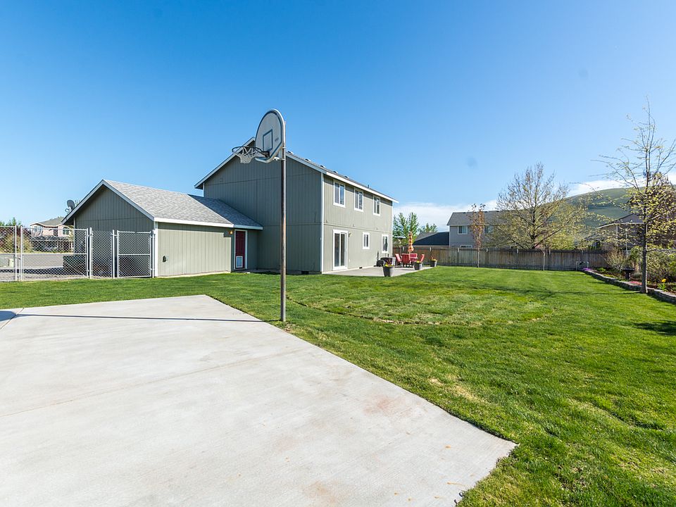 1st image of 2915 Bluet Dr
