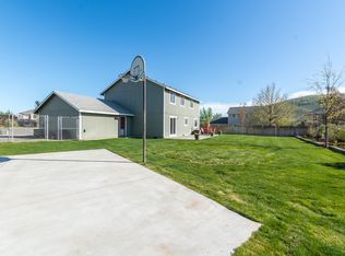 2915 Bluet Dr, West Richland, WA