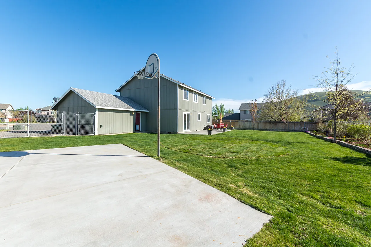 2915 Bluet Dr photo 1
