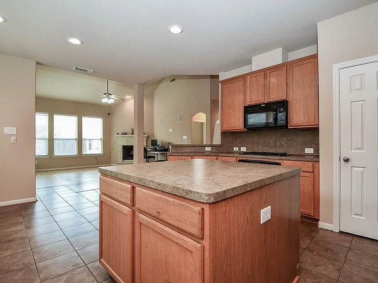 21502 Venture Park Dr — Photo 6