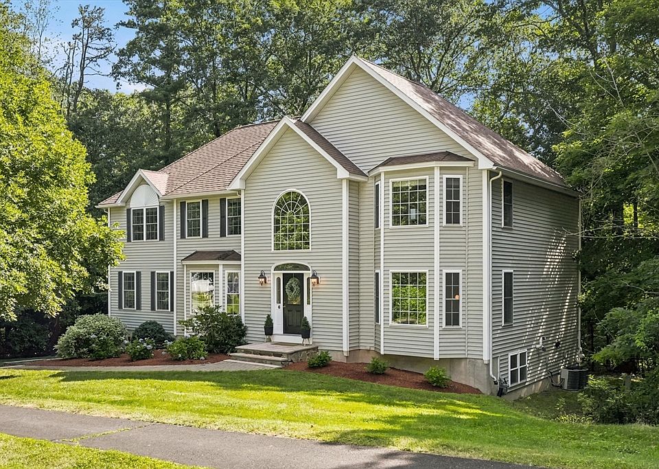 1st image of 6 Londonderry Ln