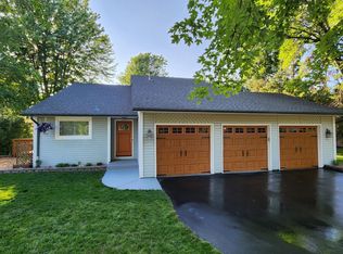 596 Dresden Dr, Chaska, MN 55318