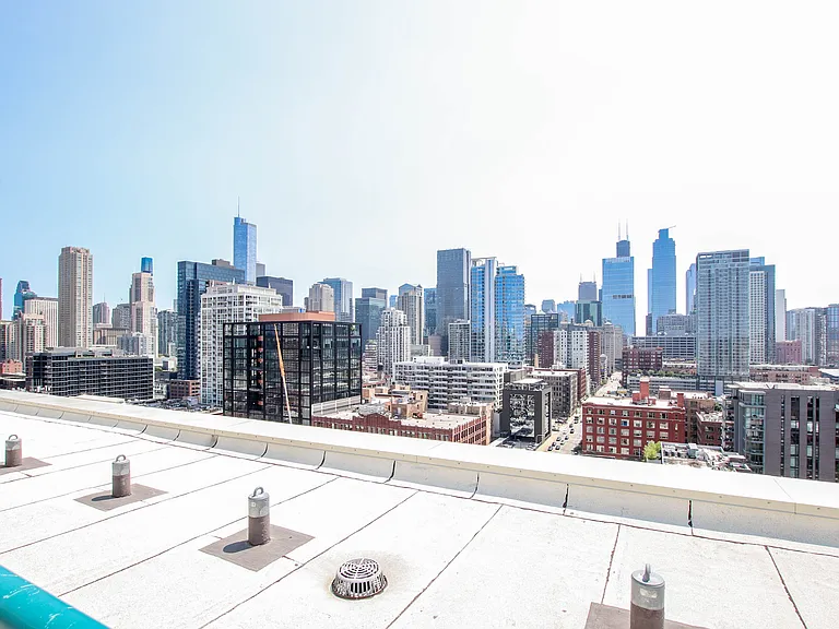 340 W Superior St #1604 — Photo 32