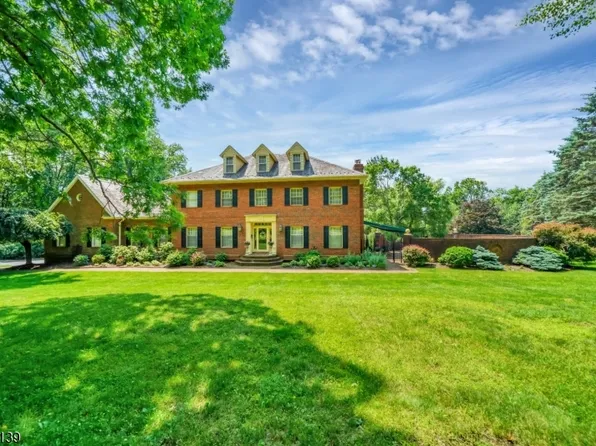 8 Chestnut St, Washington Twp., NJ 07853