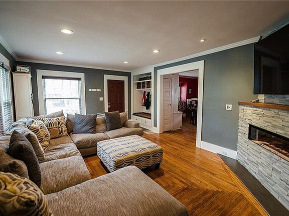 2nd image of 520 Lincoln Ave
