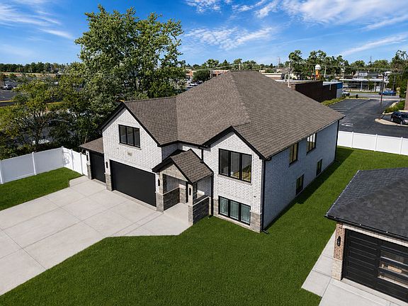 3rd image of 8003 S Oconto Ave