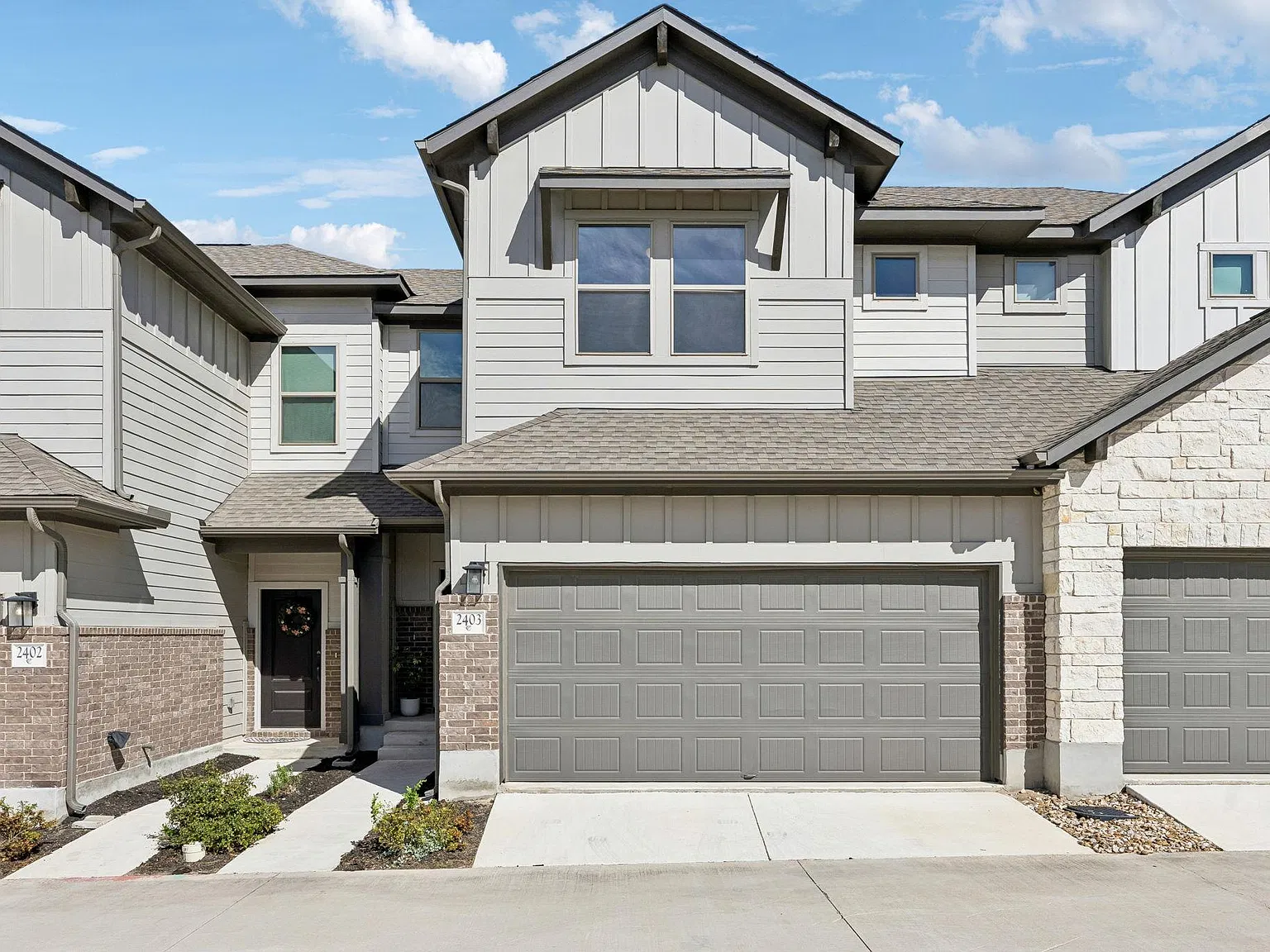 3 bed, 2.5 bath, 1636 sqft, $2,195 — Photo 1