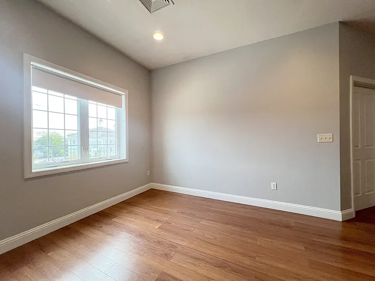 412 Washington St #210 — Photo 7