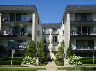 701 Ridge Rd APT 1D, Wilmette, IL 60091
