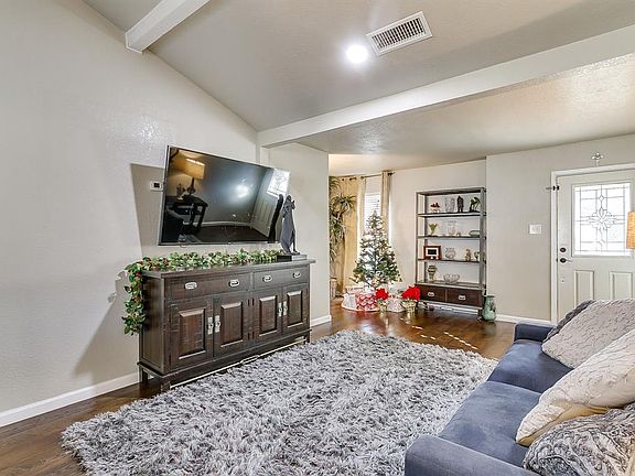 3rd image of 2715 Avonhill Dr