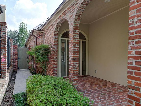 5th image of 221 Oakleaf Dr