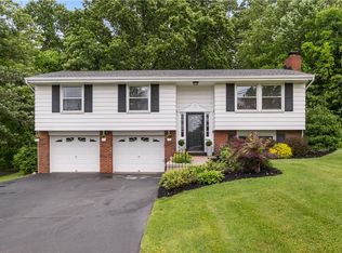 200 Wessex Hills Dr, Coraopolis, PA 15108