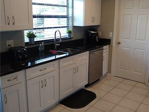 3rd image of 612 Doheny Way